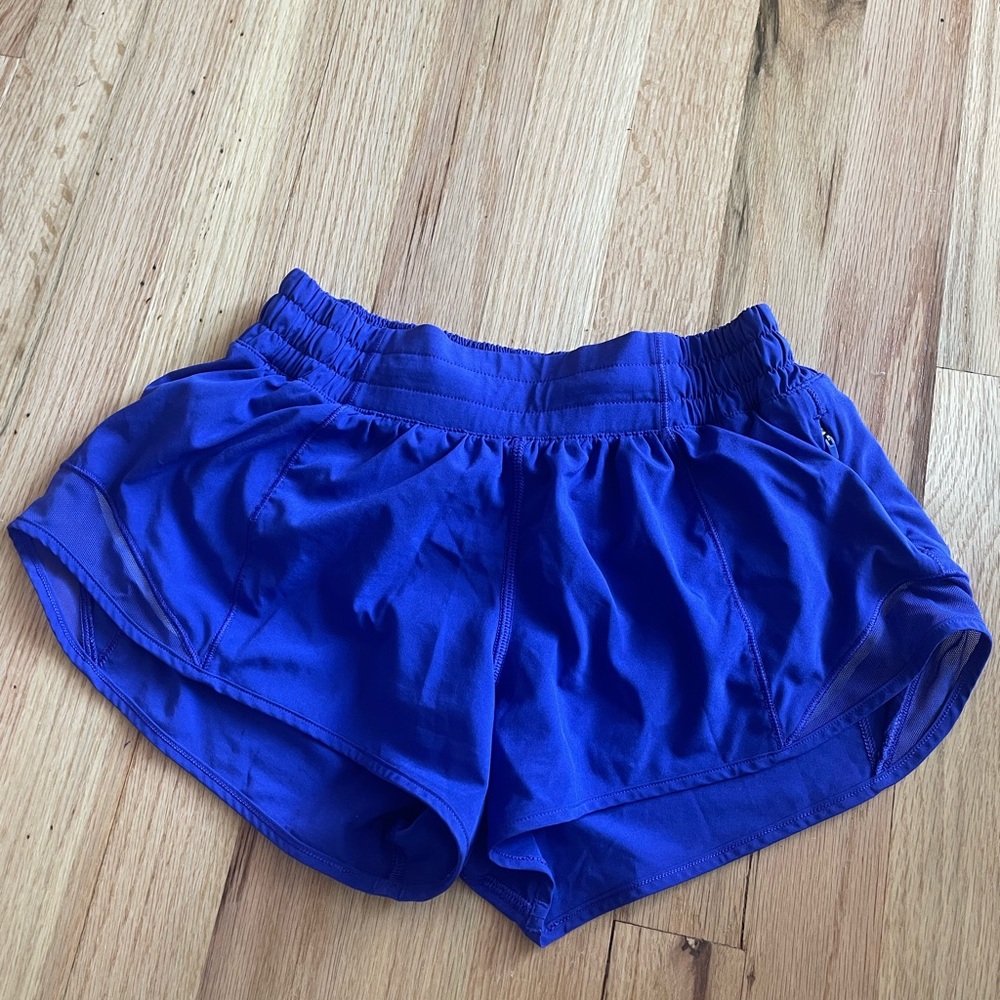 Lululemon 2.5” High-Rise Hotty Hot Shorts | Size 4 Reg